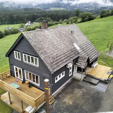 Spacious And Luxurious House With Stunning Views *