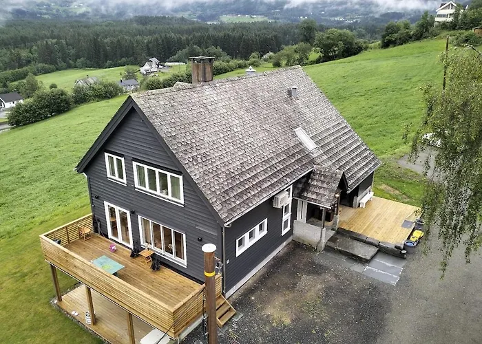 Spacious And Luxurious House With Stunning Views *