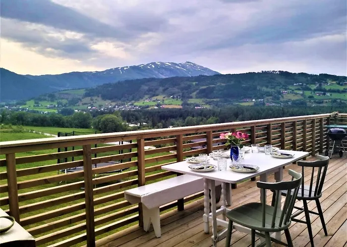 Luxury - Stunning Mountain Views *
