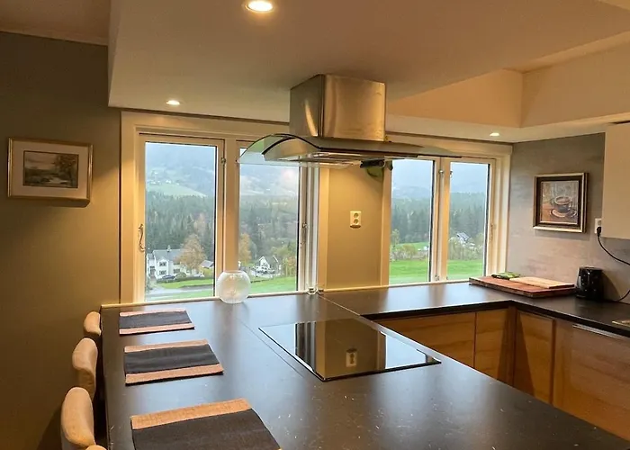 Luxury - Stunning Mountain Views *